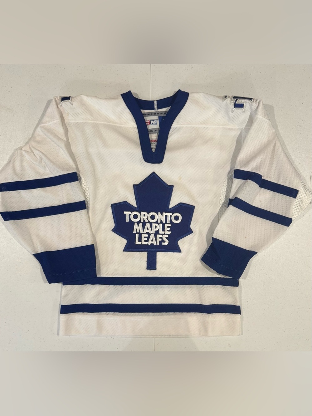 Vintage CCM Toronto Maple Leafs NHL Hockey Jersey size boys small medium